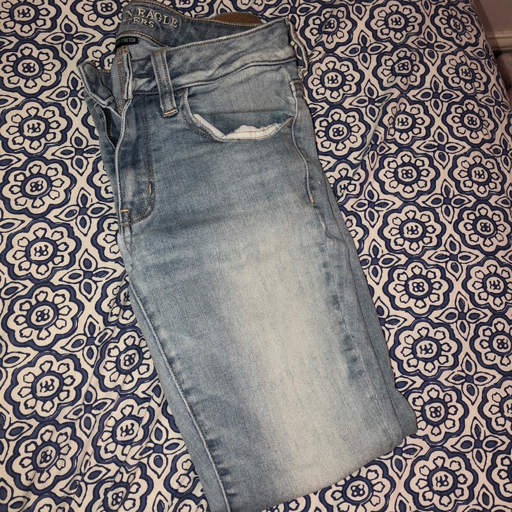 light wash american eagle jeans